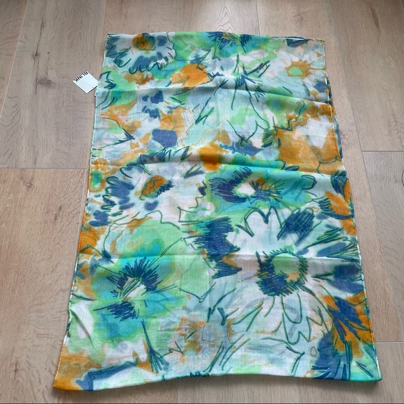 💗 NWT Flower Pattern Infinite Scarf - Picture 3 of 4